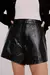 Short Couro Nana Preto BYNV - comprar online