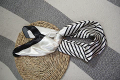 Pañuelo Blanco y Negro - comprar online