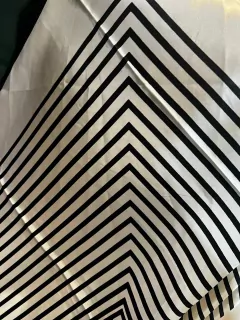 Pañuelo Blanco y Negro en internet
