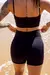 SHORTS COM RECORTE PRETO na internet