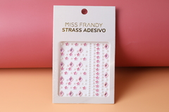 Pacote de strass adesivo da Miss Frandy na cor rosa e pequenas pérolas, com diversos formatos como estrelas e gotículas, em fundo claro.