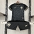 Conjunto infantil Botafogo II da Reebok, composto por camisa preta com detalhes dourados e short preto, exibido em um cabide.