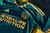 Camisa verde LA Galaxy 2023/24 Away II com detalhes coloridos e logotipo da Herbalife Nutrition