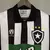 Camisa retrô do Botafogo de 1995, com listras pretas e brancas, destacando o logo da 7UP.