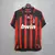 Camisa retrô do Milan 06/07, com listras vermelhas e pretas, logotipo da Adidas e patrocinador Bwin. - KAKA - SHEVSHENKO - PIRLO - GATTUSO - CAFU - DIDA- NESTA - RONALDO - RONALDINHO - SEEDORF -MALDINI