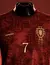 Camisa vermelha da seleção de Portugal com o número 7 de Cristiano Ronaldo, edição Euro 2024, fabricada pela CommaFootball.