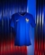 Camisa de futebol masculina da seleção da França, modelo 2024/25, na cor azul com detalhes em vermelho e amarelo.