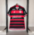 Camisa do Flamengo I Home 2024-25 da Adidas com listras vermelhas e pretas e patrocinadores visíveis.