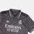 Camisa de futebol cinza do Real Madrid, modelo 24/25, com logo da Adidas e patrocínio da Emirates.