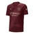 Camisa de torcedor do Manchester City III 24/25 na cor vinho, confeccionada pela Puma, com logotipo do time e patrocinadores.