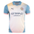 Camisa masculina do Manchester City IV 24/25, modelo torcedor da Puma, com cores azul e rosa e logo do time.