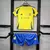 Kit infantil do Al-Nassr, composto por camisa amarela com detalhes azuis e shorts azuisKit Infantil Al-Nassr I Adidas - Home time do Cristiano Ronaldo