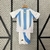 Kit Infantil Argentina 2024/25 - Patch Copa do Mundo - Azul e Branca - JSMARTLOJA ESPORTES 