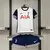 Kit infantil do Tottenham Hotspur para a temporada 24/25, composto por camisa branca e calção azul.