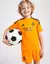 Kit infantil do Real Madrid, uniforme away II 2024/25, na cor laranja, composto por camisa e bermuda.