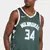 Homem usando a regata NBA Nike Milwaukee Bucks Antetokounmpo Nº 34 Dri-Fit Masculina na cor verde