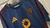 Camisa masculina azul da Roma III Third 24/25 da Adidas, com detalhes em vermelho e amarelo, estampada com o logotipo "Riyadh Season".