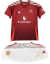 Kit infantil do Manchester United, com camisa vermelha e calção branco, da Adidas, temporada 24/25.