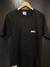 CAMISETA WATS COMPANY - LOGO BOTON PRETA
