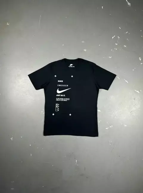 CAMISETA NIKE SPORTSWEAR SWOOSH CLUB (GRADE) - comprar online