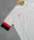 CAMISETA NIKE BRANCA COM DETALHES NAS MANGAS na internet