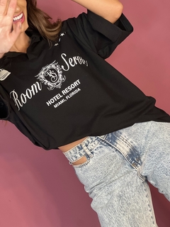 FAV TEE - ROOM