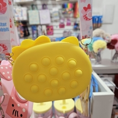 Bolsa Câmera Hello Kitty em Silicone – Fofura que Vai com Você!