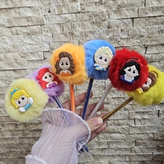 CANETA COM POMPOM PRINCESAS