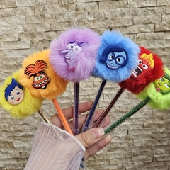 CANETA COM POMPOM E APLIQUE EMBORRACHADO DIVERTIDAMENTE