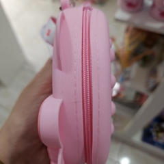 Bolsa Câmera Hello Kitty em Silicone – Fofura que Vai com Você! - Cotton papelaria