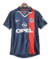 Camisa retrô do Paris Saint-Germain da temporada 2001/2002, com detalhes em azul marinho e vermelho, logotipo da Nike e patrocinador Opel.