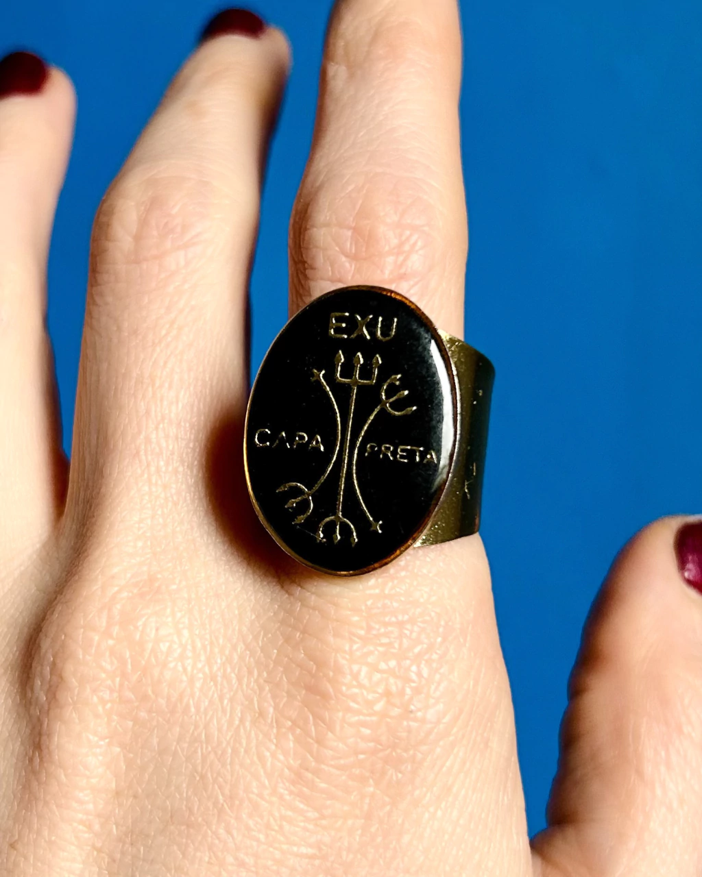 Anel Exu Capa Preta Ajustável Dourado