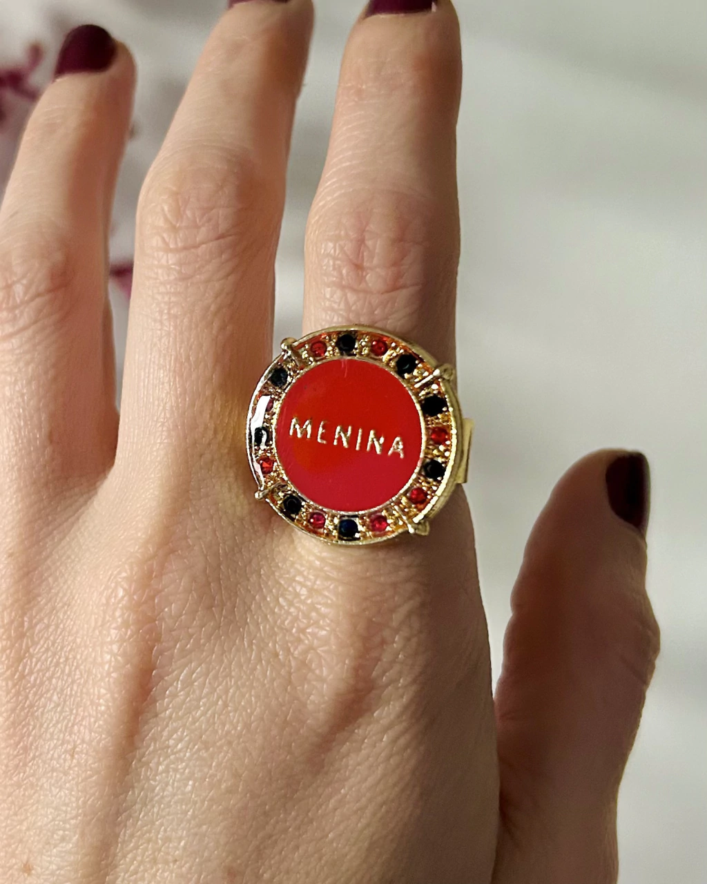 Anel Pombagira Menina Preto e Vermelho Ajustável em Metal