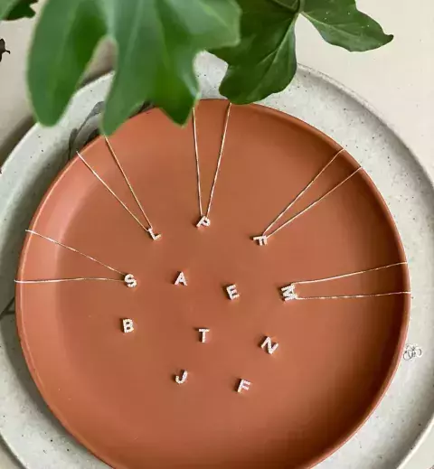 Colar Letra Inicial - Cravejado - comprar online