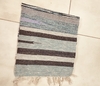 Alfombra tejida azul