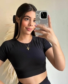 CROP TOP UNICOLOR en internet