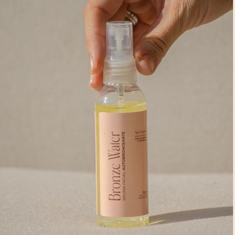 Bronze Water Intermedia | Bruma facial autobronceante ultraliviana con agua de rosas - comprar online
