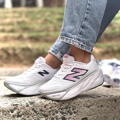 New Balance Foam x More en internet
