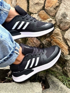 Adidas Run Falcon. en internet