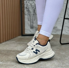 Estilo New Balance.