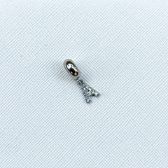 Berloque letra “A” com strass em aço inox