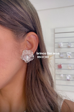 Brinco flor vazada na internet