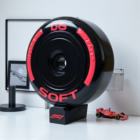 Neumático réplica de Fórmula 1 (25x25 cm) – Compuesto SOFT con base