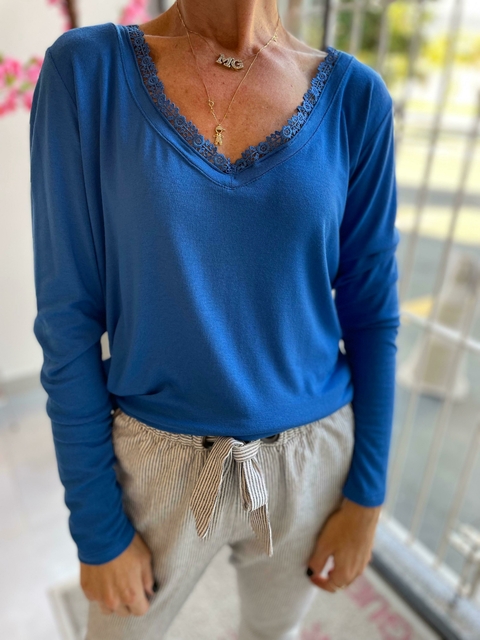 Blusa Viscolycra com Decote V em Renda