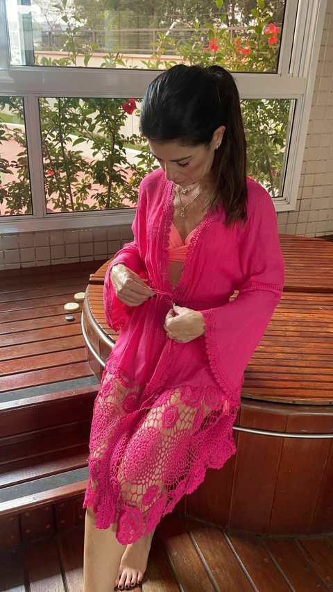 Saída de Praia Curta Pink com Detalhes em Guipier