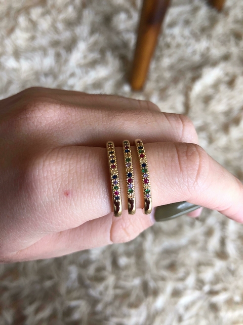 Anel no Dourado Cravejado