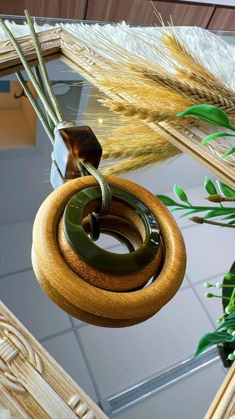 Max Colar Amadeirado