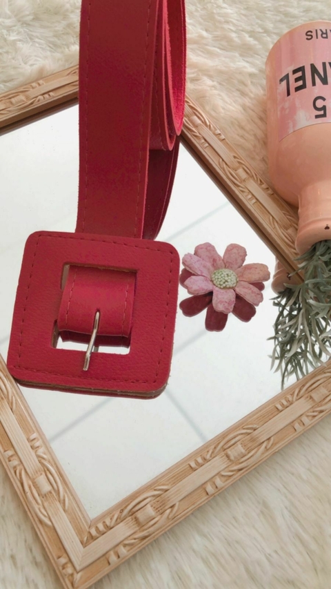 Cinto na Fivela Quadrada no Pink