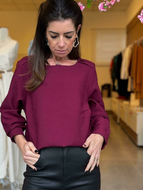 Blusa de Mangas Comprida, Detalhe nos Ombros e nos Punhos