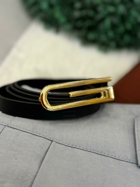 Cinto Preto com Fivela Dourada